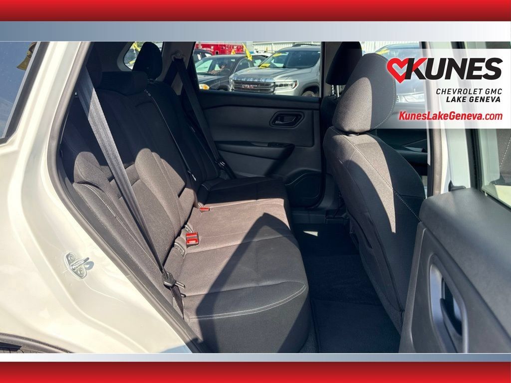 Used 2024 Nissan Rogue S FWD image 17