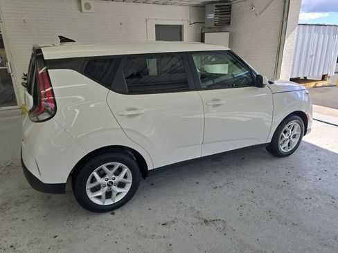 Certified 2023 Kia Soul LX w/ LX Technology Package image 6