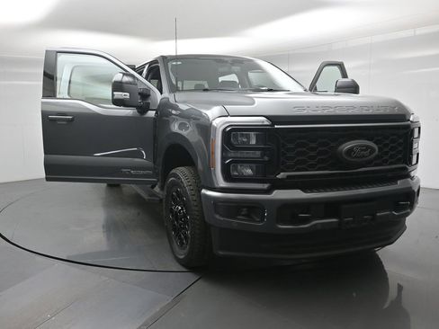 New 2026 Ford F250 Lariat w/ Black Appearance Package image 30