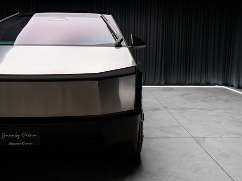 Used 2024 Tesla Cybertruck AWD Crew Cab image 20