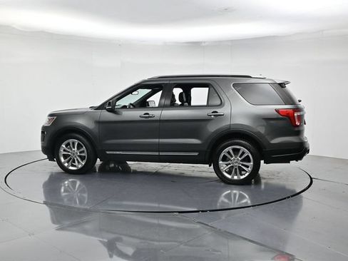 Used 2018 Ford Explorer XLT w/ Equipment Group 202A FWD image 7