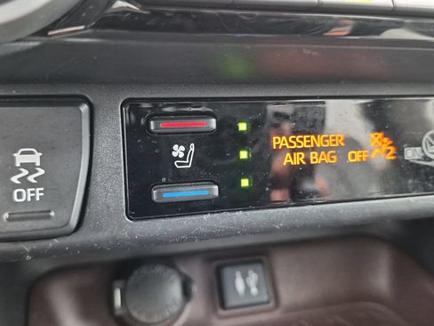 Used 2019 Toyota RAV4 Limited w/ Cold Weather Package AWD/4WD image 21