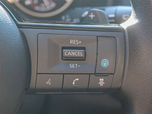 Used 2023 Nissan Rogue SV image 33