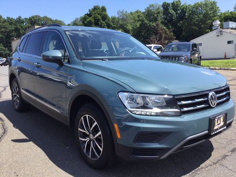 Used 2020 Volkswagen Tiguan SE w/ Panoramic Sunroof Package AWD/4WD image 6