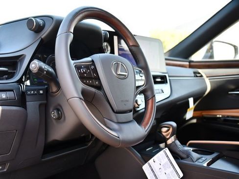 New 2025 Lexus ES 300h w/ Luxury Package image 12