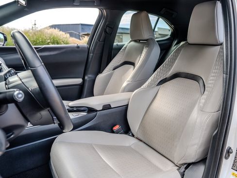 Used 2019 Lexus UX 200 FWD image 26