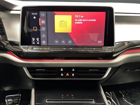 Used 2024 Volkswagen Atlas Peak Edition SEL image 9