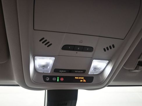 Used 2024 GMC Terrain SLT image 14