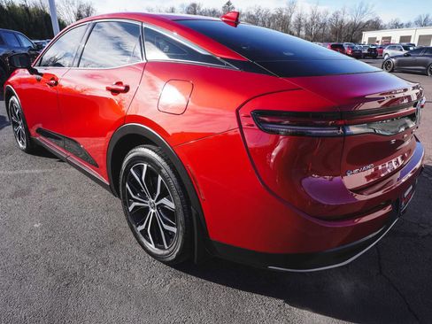 Used 2024 Toyota Crown XLE image 7