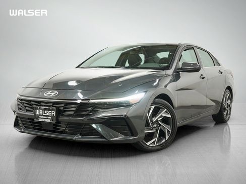 Used 2025 Hyundai Elantra SEL FWD image 1