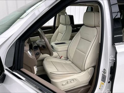 Certified 2024 GMC Yukon Denali w/ Denali Reserve Package AWD/4WD image 8