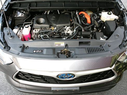 Used 2021 Toyota Highlander XLE image 7