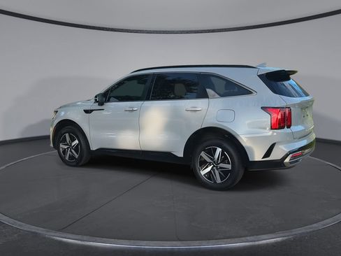 Used 2022 Kia Sorento EX w/ Panoramic Sunroof Package FWD image 6