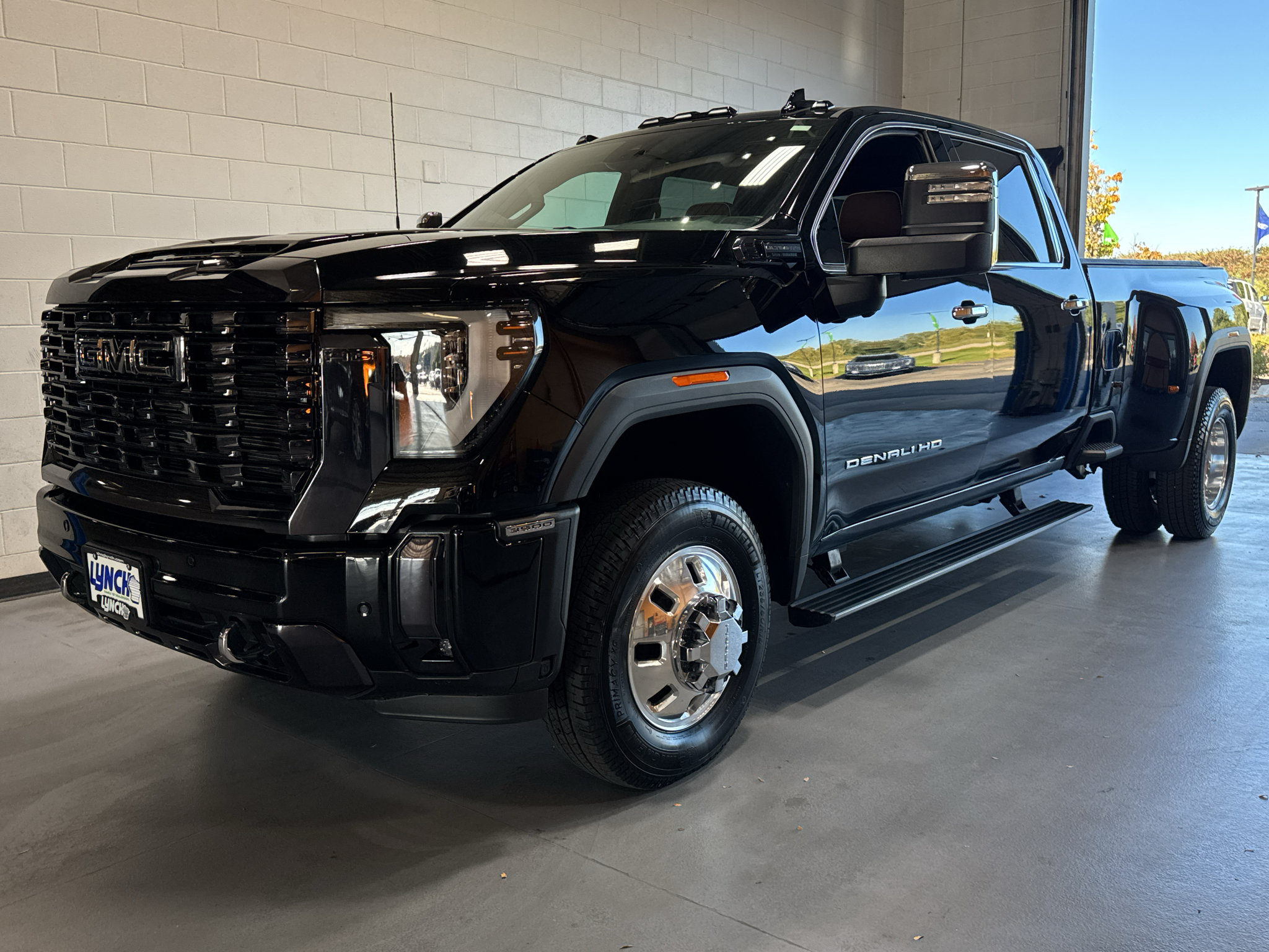 Used 2024 GMC Sierra 3500 Denali Ultimate AWD/4WD image 13