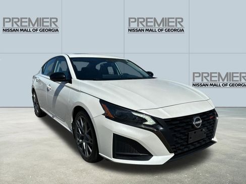 Certified 2023 Nissan Altima 2.0 SR image 3