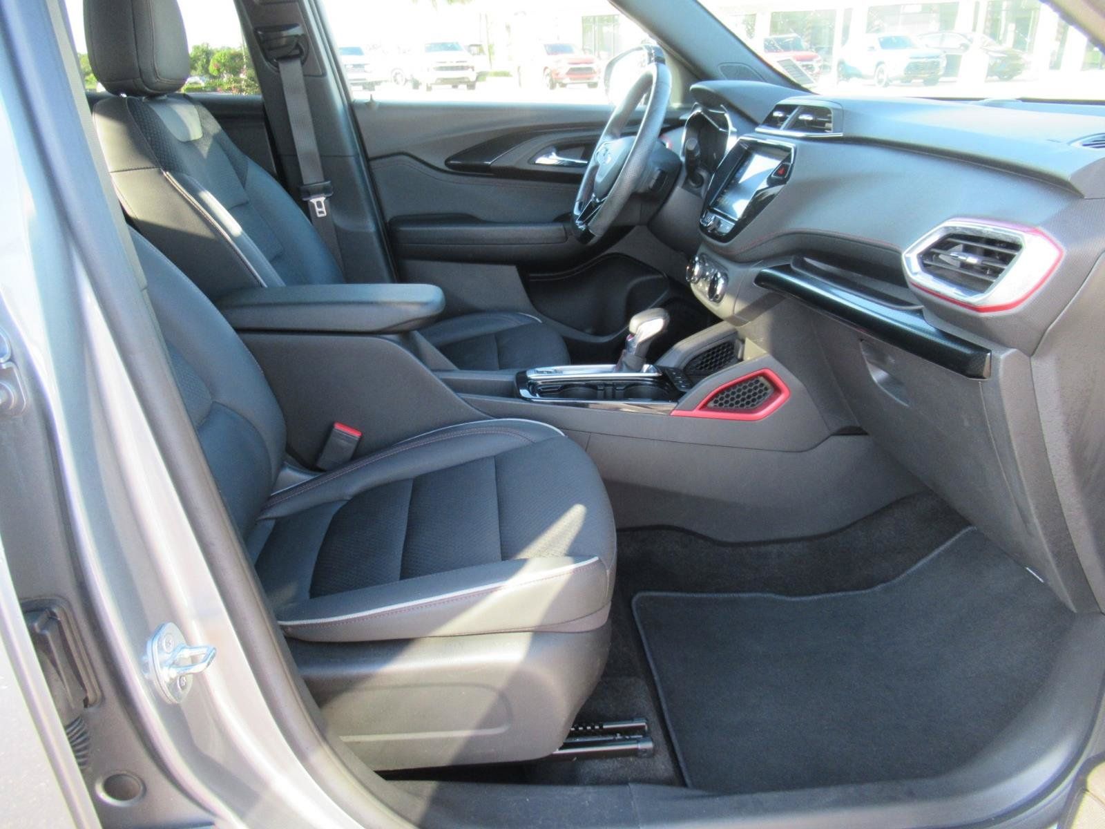 Used 2023 Chevrolet TrailBlazer RS w/ Convenience Package FWD image 10
