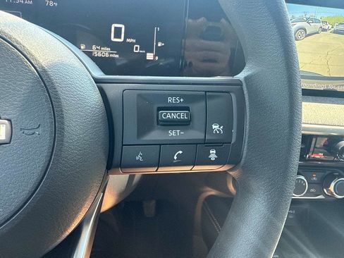 Used 2025 Nissan Kicks SV AWD/4WD image 27