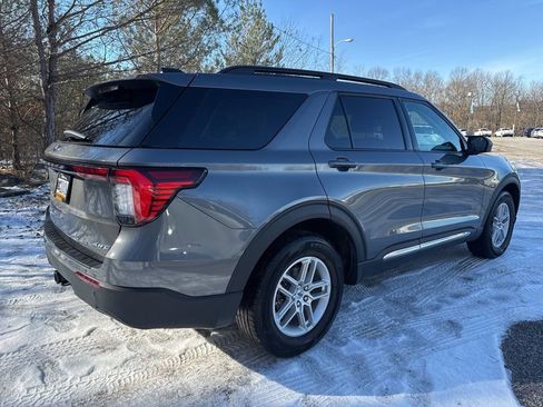 Used 2025 Ford Explorer Active image 10