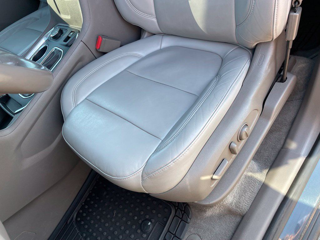 Used 2019 Chevrolet Traverse LT w/ LT Premium Package AWD/4WD image 24