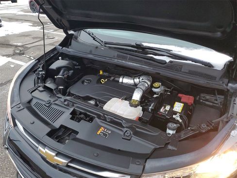 Used 2022 Chevrolet Trax LS w/ Tint and Cruise Package image 26