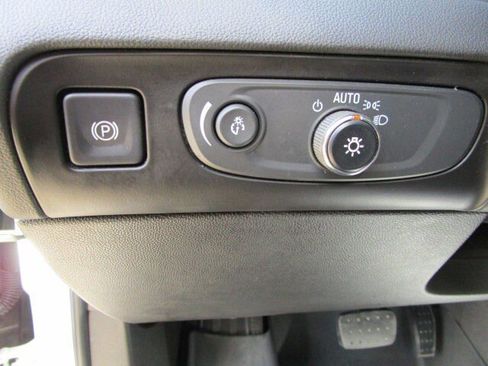 Used 2020 Buick Enclave Essence image 15