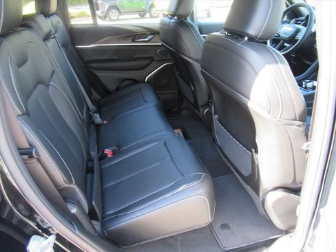 New 2026 Jeep Grand Cherokee Limited w/ Luxury Tech Group II RWD image 31
