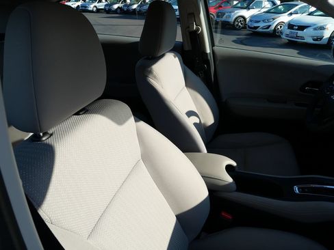 Used 2016 Honda HR-V LX image 28