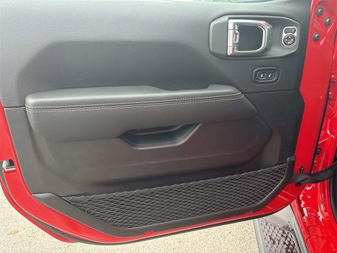 New 2025 Jeep Gladiator Sport image 21