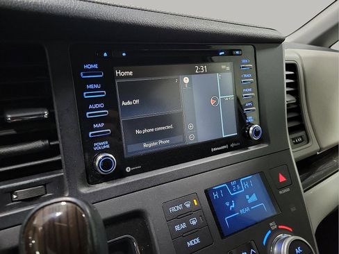 Certified 2020 Toyota Sienna XLE image 13