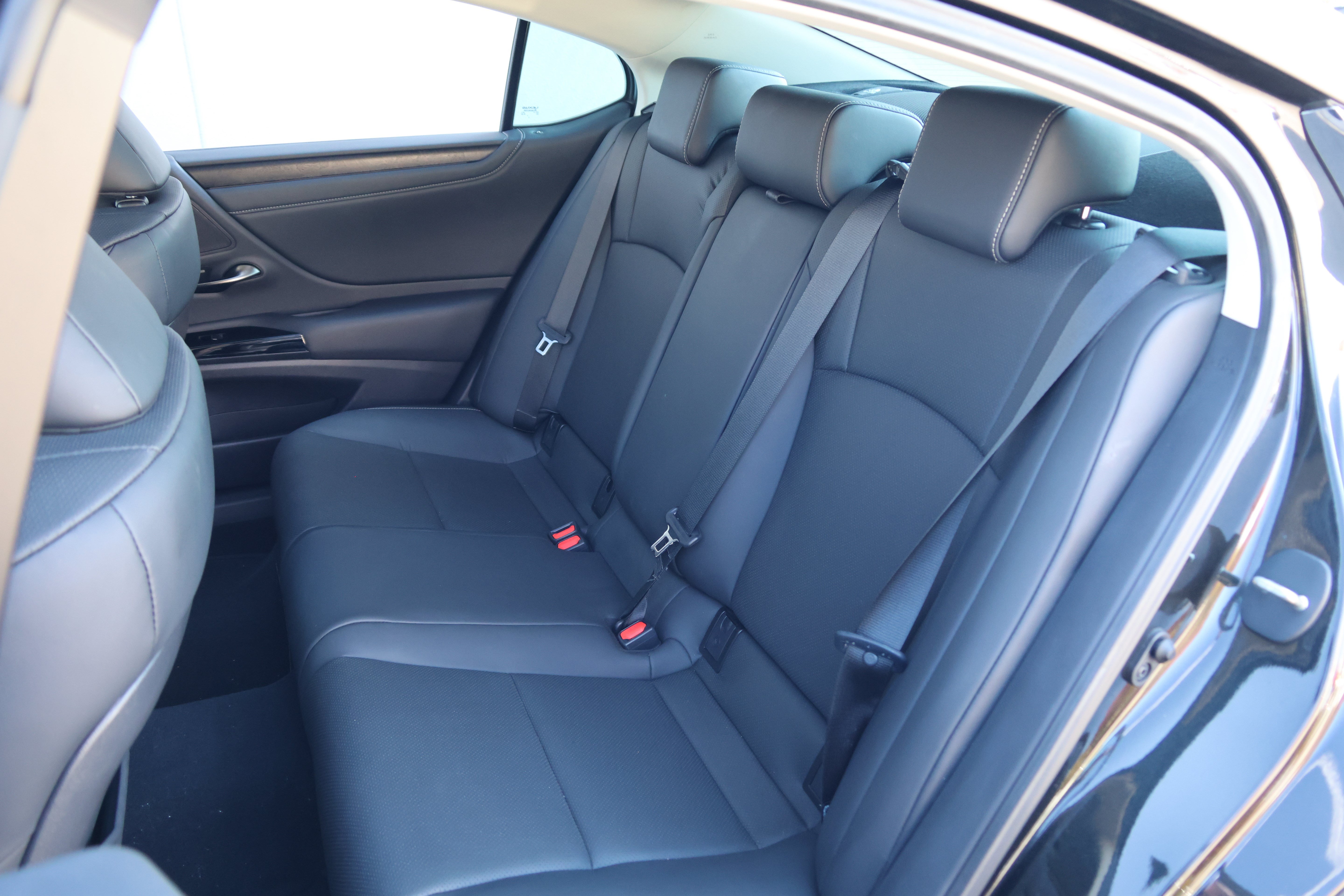 Used 2025 Lexus ES 350 w/ Accessory Package (Z2) FWD image 34