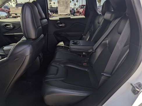 Used 2021 Jeep Cherokee Latitude Plus FWD image 8