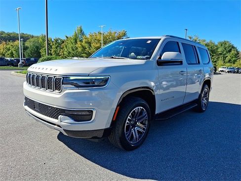 Used 2022 Jeep Wagoneer Series III w/ Flexible Seating Group image 3