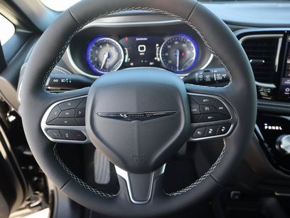 New 2026 Chrysler Pacifica Select