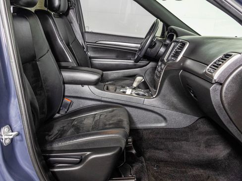 Used 2017 Jeep Grand Cherokee Altitude image 46