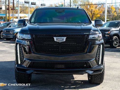 Used 2024 Cadillac Escalade V w/ LPO, ONYX Package image 3