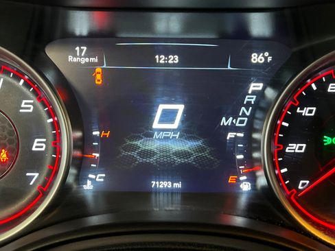Used 2023 Dodge Charger SXT RWD image 14