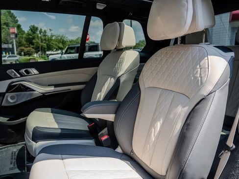 Used 2025 BMW X7 M60i image 20