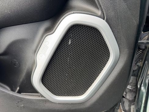 Used 2021 Jeep Renegade Sport image 22