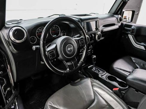 Used 2016 Jeep Wrangler Unlimited Sahara AWD/4WD image 16