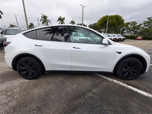 Used 2025 Tesla Model Y Long Range image 11