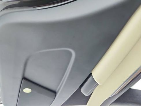 Used 2023 Tesla Model X Base image 30