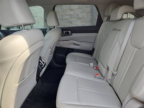 Certified 2025 Kia Sorento S FWD image 32