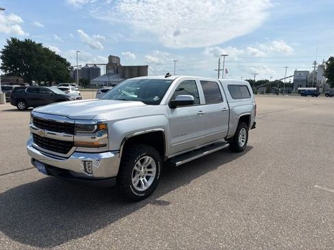 Used 2018 Chevrolet Silverado 1500 LT w/ All Star Edition AWD/4WD image 3