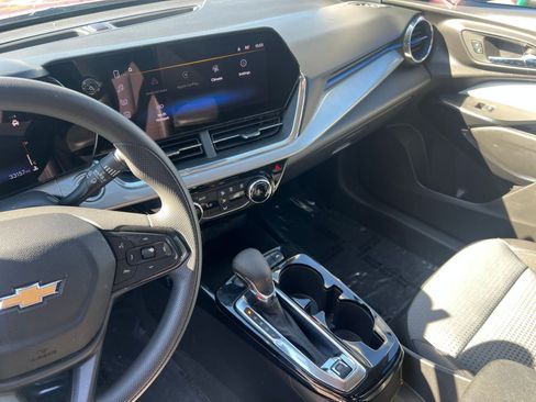 Used 2025 Chevrolet Trax LT image 20