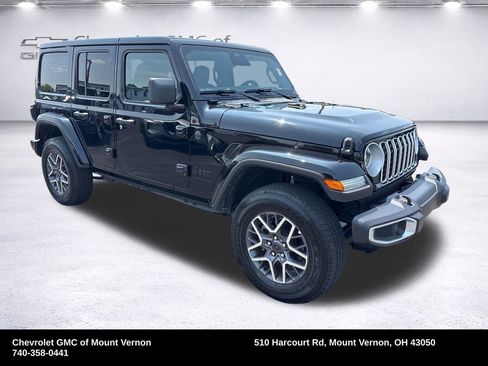 Used 2026 Jeep Wrangler Unlimited Sahara AWD/4WD image 8