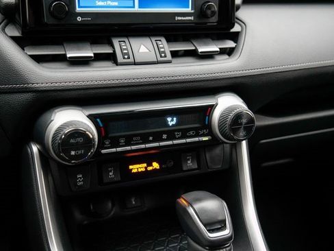 Used 2021 Toyota RAV4 XLE Premium image 22