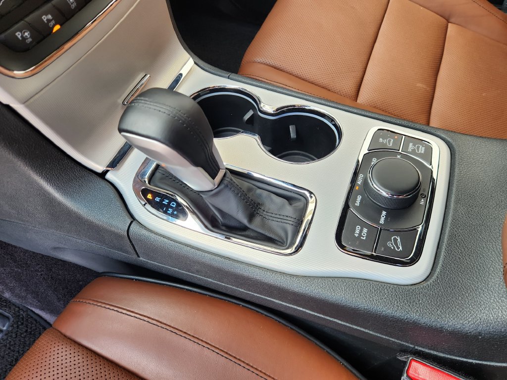 Used 2018 Jeep Grand Cherokee Summit w/ Skid Plate Group AWD/4WD image 19