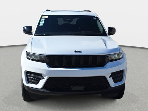 New 2025 Jeep Grand Cherokee Altitude AWD/4WD image 2