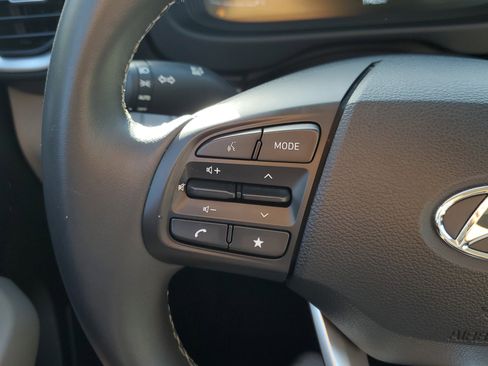 Used 2025 Hyundai Venue SEL image 23