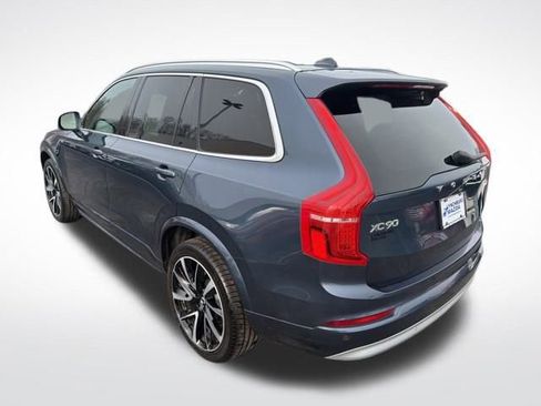 Used 2022 Volvo XC90 T6 Momentum w/ Climate Package image 3